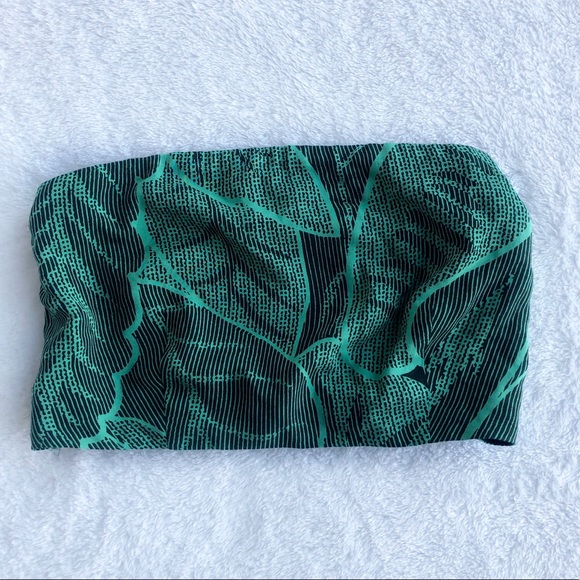 Ecote Leigh Green Leaf Printed Strapless Crop Top - Picture 6 of 8